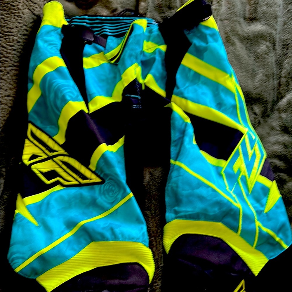 Women’s fly racing size 7/8